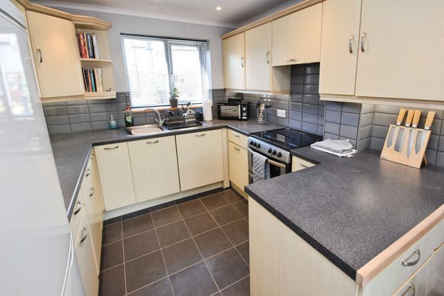 13, Frating Court, Braintree photo 4