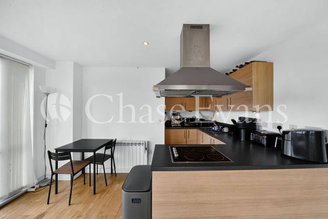 Flat 460,, Metro Central Heights, Elephant & Castle photo 4