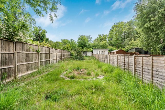 7, Strathcona Avenue, Leatherhead photo 2