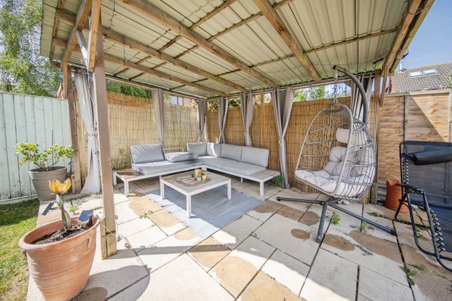 31, Terry Gardens, Ipswich photo 4