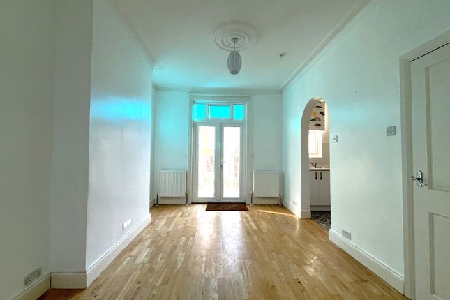 106, Ramuz Drive, Westcliff-on-Sea photo 2