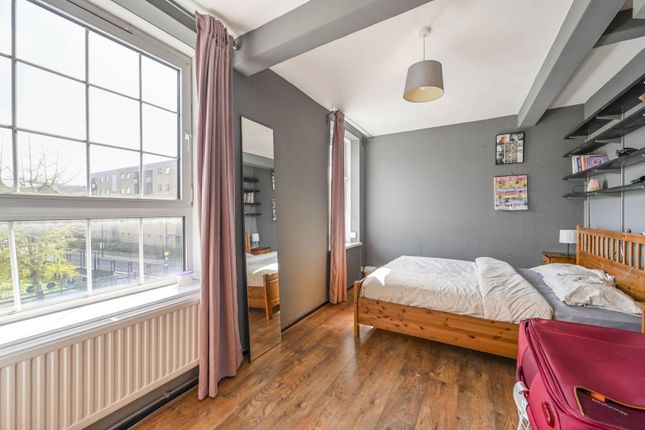 Flat to rent in Cahir Street, Isle Of Dogs, London