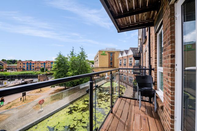 Flat for sale in Canute House, Brentford