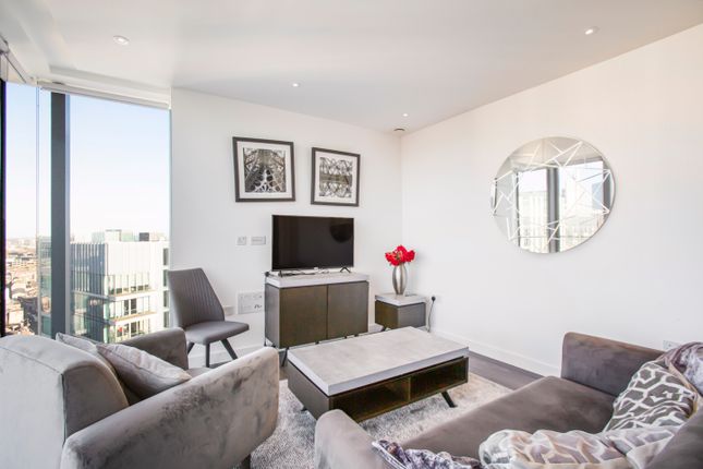 2101 Kingswood, Chaucer Gardens, London photo 4
