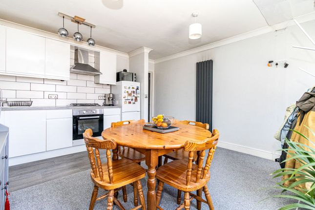 160a Fawcett Road, Southsea photo 4