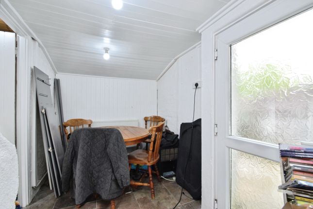 25, Gellideg, Swansea photo 3