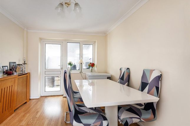 27, Fleming Way, Tonbridge photo 4