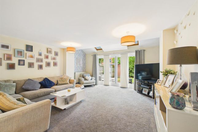 8, Pickering Grange, Brough photo 2