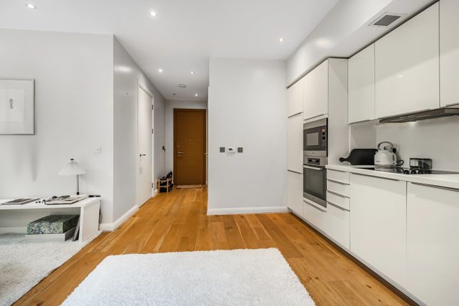 Flat to rent in 1 Whetstone Park, London