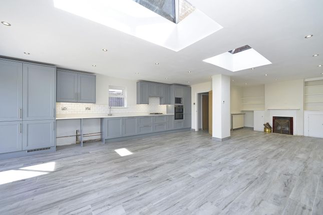 1, Pitfold Avenue, Haslemere photo 4