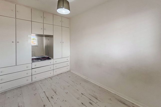 51B,, Downs Road, Slough photo 5