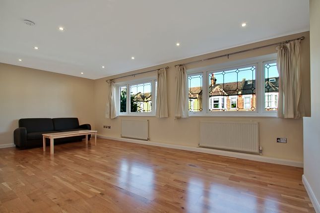 11B, Lincoln Road, London photo 2