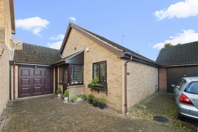 24, Rodmell Close, Hayes photo 2