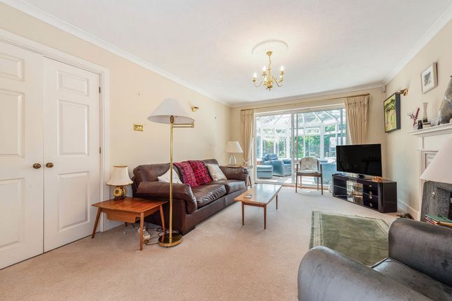 54, Plainwood Close, Chichester photo 4