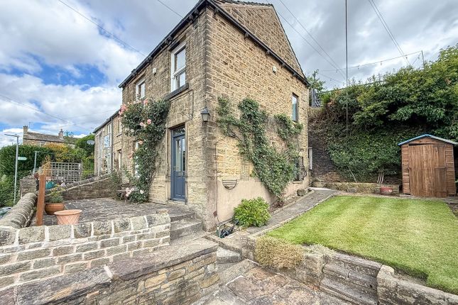 2-bed house on 20, Slant Gate, Huddersfield, £200,000