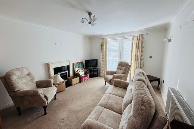 Apartment 14, Chapel Court, Sandmoor Garth, Bradford photo 2