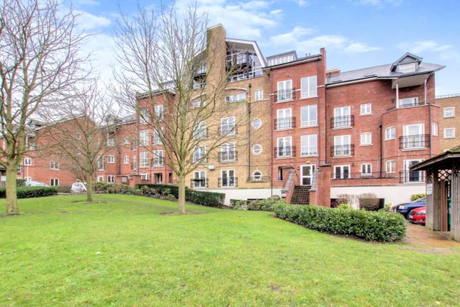 Flat for sale in Iliffe Close, Reading, Berkshire