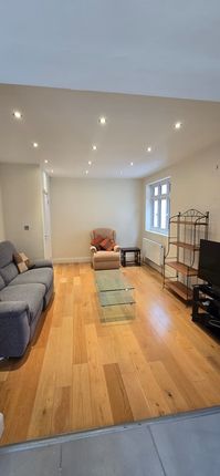 91, HILLSIDE GARDENS, EDGWARE photo 4