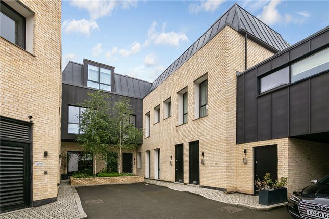 Thumbnail Flat to rent in South Avenue, Kew, Richmond, Surrey