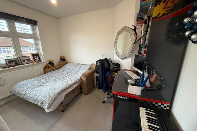 152 Sewardstone Road, Chingford photo 5