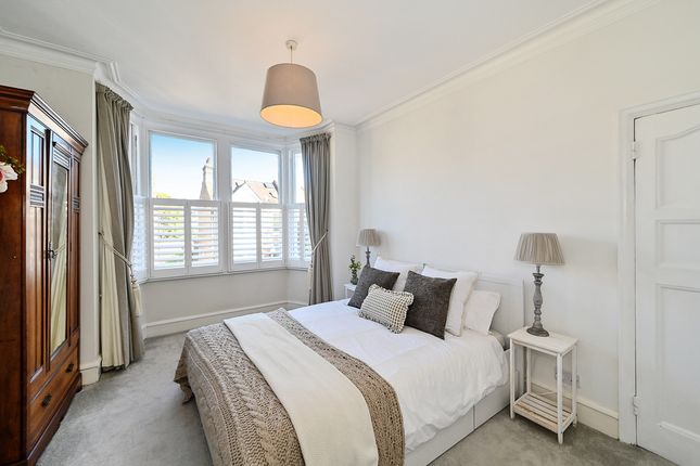 53, Summerlands Avenue, London photo 4