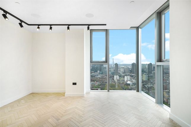 Flat to rent in Valencia Tower, London