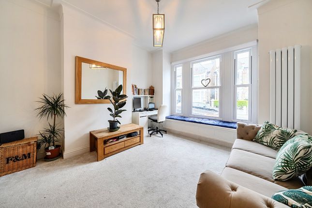 73, Kingscourt Road, London photo 3