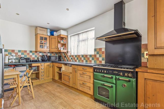 15 Letchworth Close, Watford photo 3