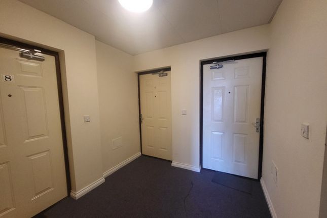 9, Skiddaw Close, Manchester photo 3