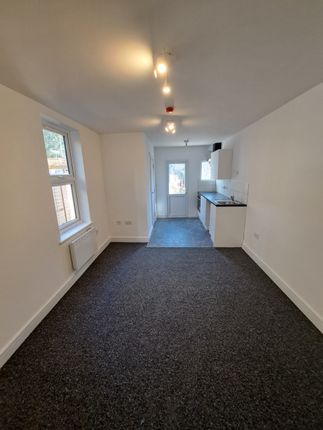 Studio to rent in The Avenue, London