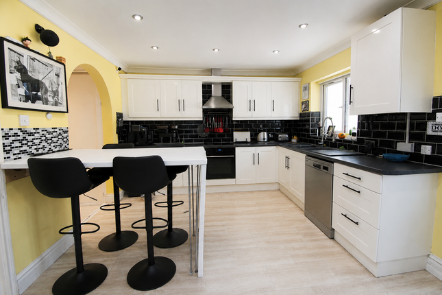 5 Borley Court, Welling Road, Grays photo 3