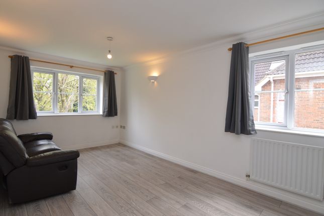 Flat for sale in Yorktown Road, Sandhurst