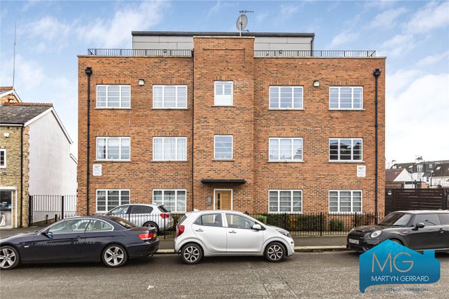Flat for sale in Victoria Road, Barnet