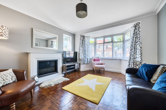 33A, Myddelton Park, Whetstone photo 4