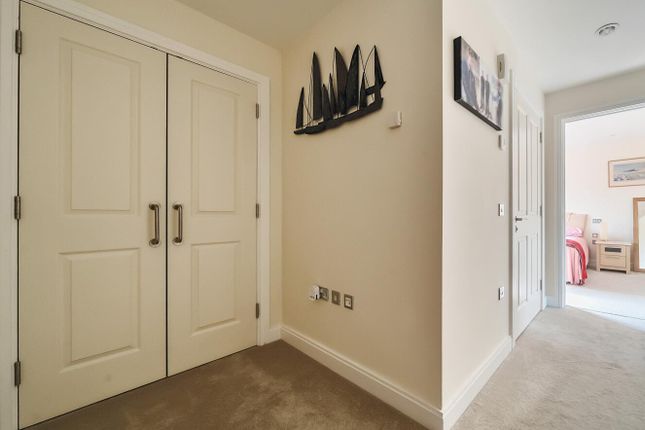 24 Beech Grove, Hammond Way, Yateley photo 4