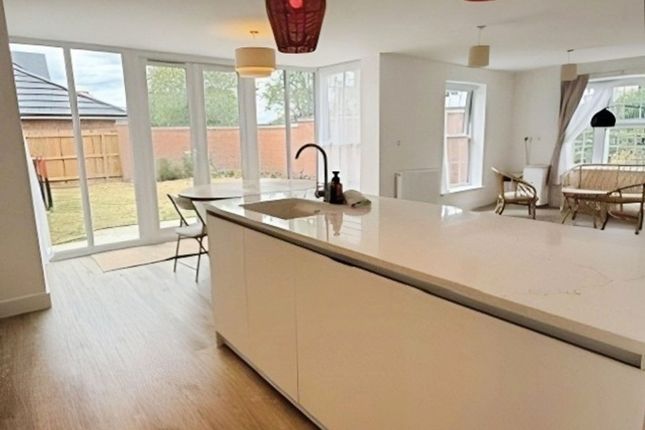 9 Chaffinch Road, Leicester photo 2