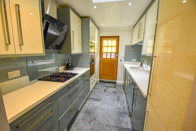 72, Peartree Lane, Brentwood photo 3