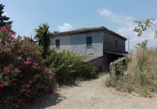 Thumbnail Detached house for sale in Pescara, Loreto Aprutino, Abruzzo, Pe65014
