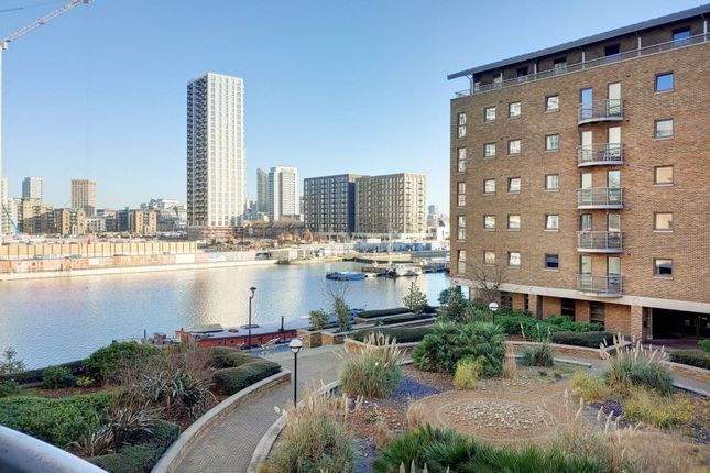 Flat to rent in Meridian Place, Canary Wharf, London