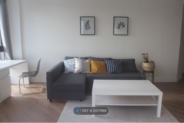 Flat to rent in Arrival Square, London