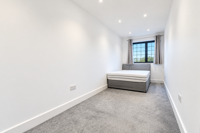 Flat 2, South Croydon photo 4