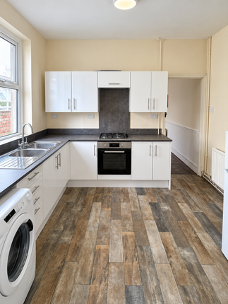 5-bed terraced on Shirley Road, Cardiff, £2,675/mo