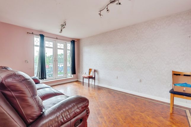 82, Rollesby Gardens, Merseyside photo 3