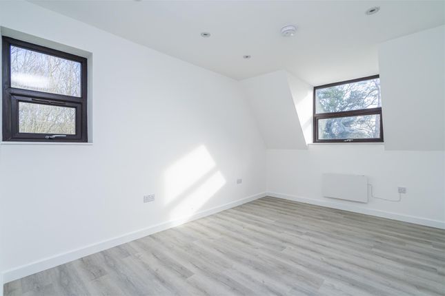 Flat to rent in Wycombe Road, Saunderton, High Wycombe