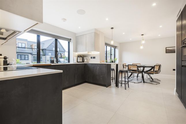 2, Watersplash Mews, Borehamwood photo 4