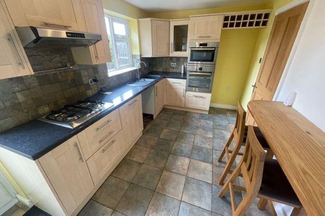 59, Primrose Close, Swindon photo 4
