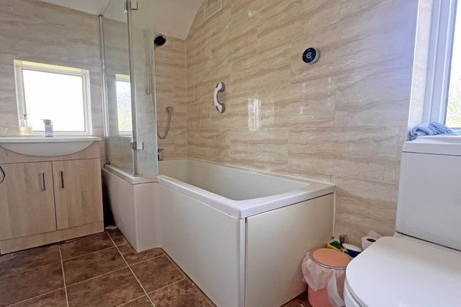 4, Downsview Close, Eastbourne photo 3