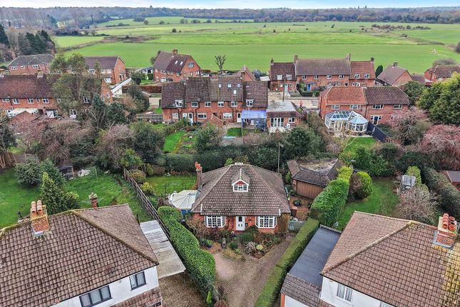 3, Josephine Close, Tadworth photo 3