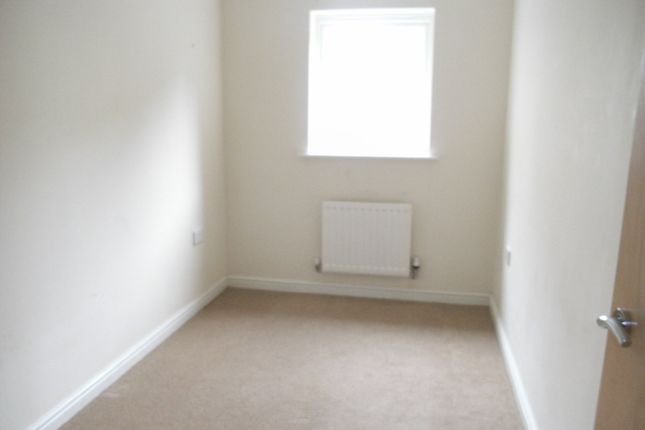 15, Lodge Road, Thackley, Bradford photo 5
