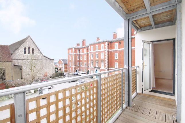 26 Queens Court,, Peninsula Square, Hampshire photo 4